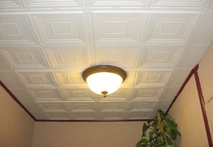 Плиточный потолок